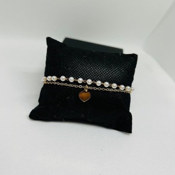 Elegant Gold and White Pearl Bracelet - Picture 4 of 5